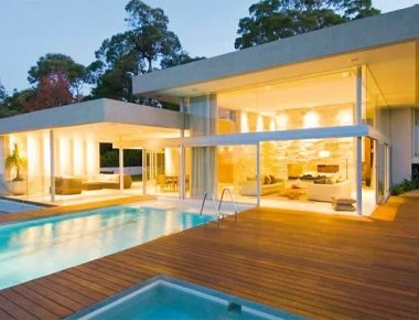 Δείτε ποιοι είναι οι επώνυμοι που χάνουν τις πολυτελείς κατοικίες τους και όχι μόνο